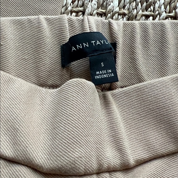 Ann Taylor elastic waist pull on pant. So chic! Sz S - Picture 3 of 6